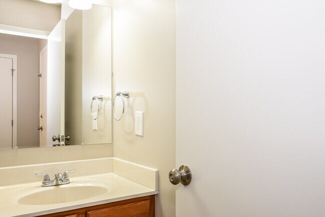 Building Photo - 5347 Dietrich Ave