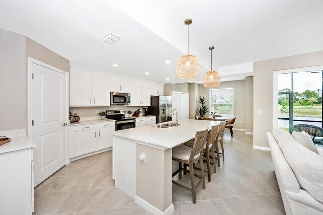 Building Photo - 12470 Wellen Golf St