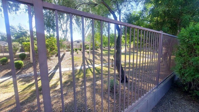 Building Photo - BEAUTIFUL 4-BEDROOM IN POWER RANCH!