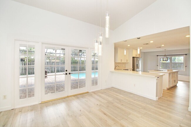 Building Photo - Spacious 4BR Pool Home on Quiet Cul-de-Sac in Wellington