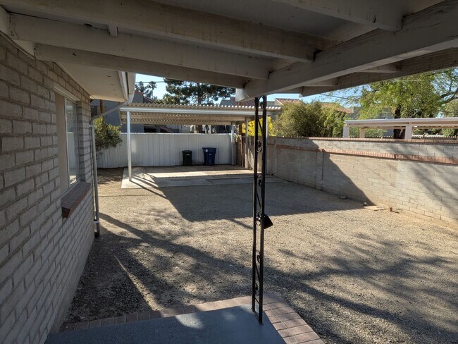 Building Photo - Triplex - 2 Bedroom and 1 Bath Unit