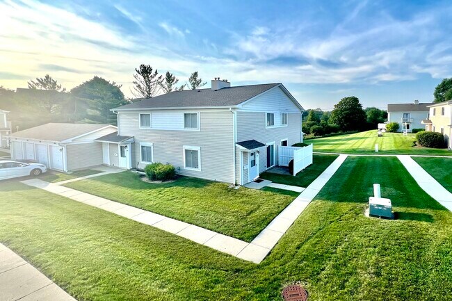 Building Photo - 1594 Cornell Cir