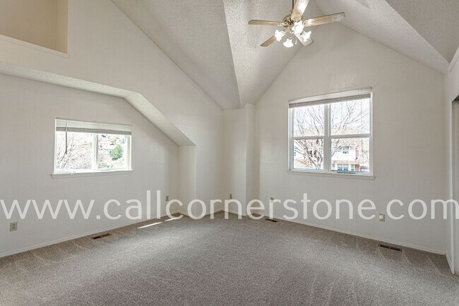 Building Photo - 940 Royal Crown Ln