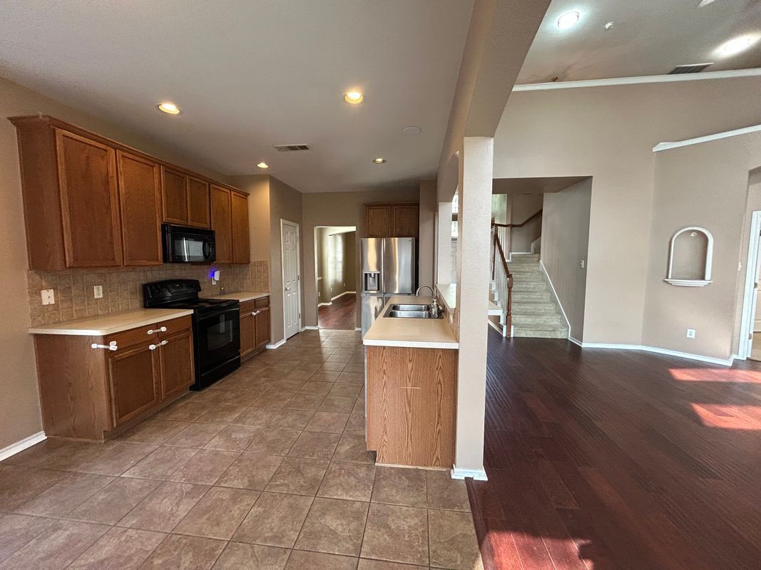 Building Photo - 753 Bridle Trail