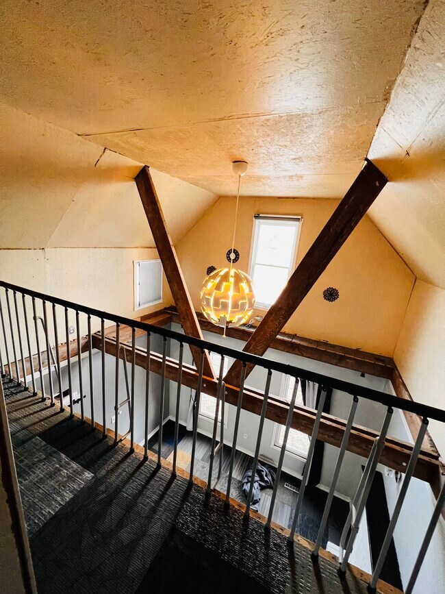 Building Photo - 630 W Locust St