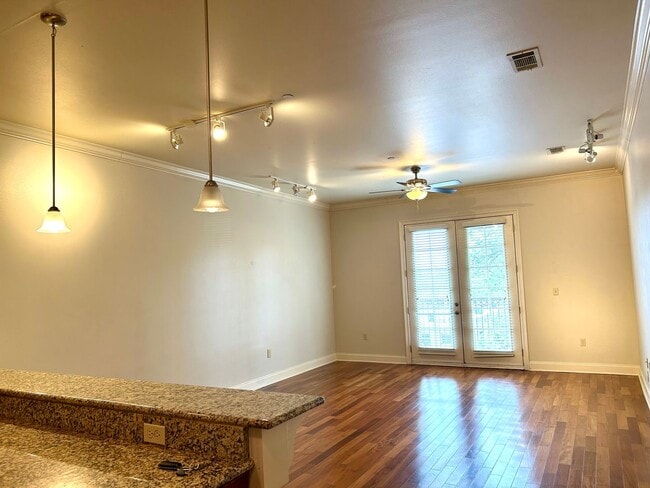 Building Photo - Victory Commons