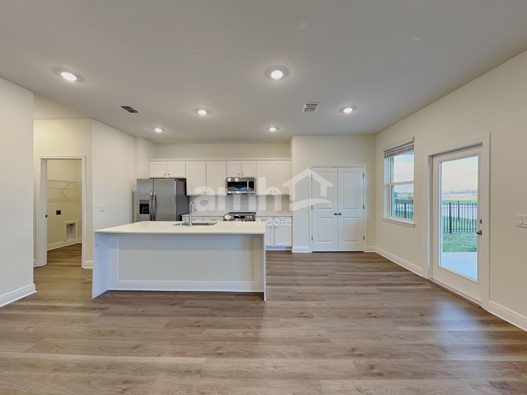 Building Photo - 5964 Sycamore Pl St