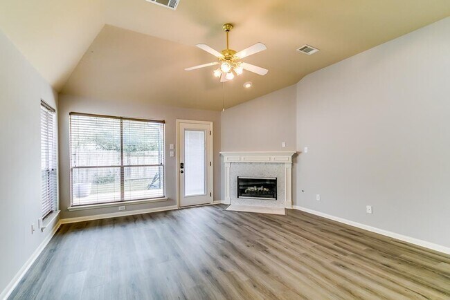 Building Photo - 16802 Village View Trail