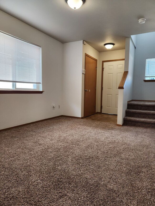 Building Photo - Cozy 3 Bedroom House!!! Ready For New Tena...