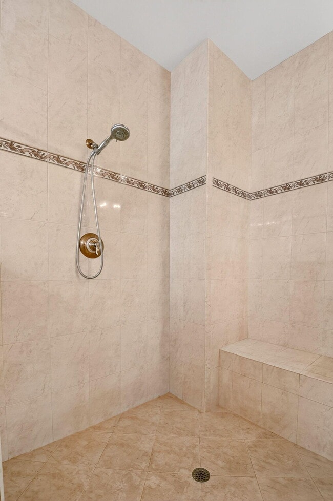 Building Photo - 7145 Veneto Dr