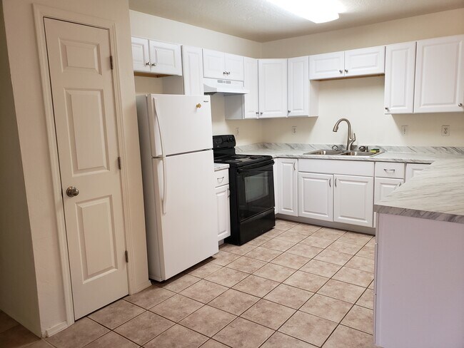 Primary Photo - 2572 S Quirt Cir