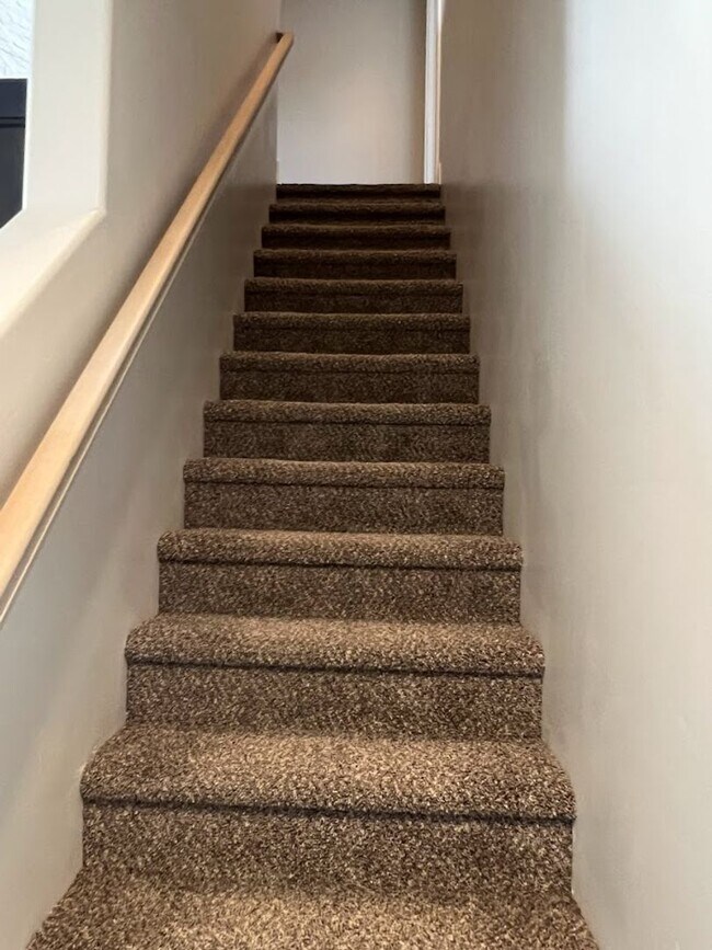 Building Photo - Cedar Reserves Town Home!