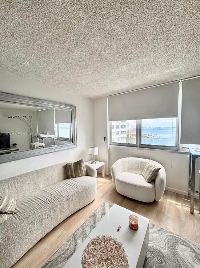 Building Photo - 999 Brickell Bay Dr