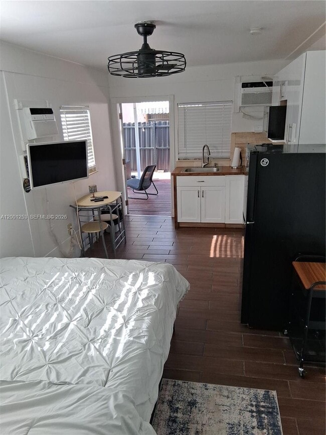 Building Photo - 1000 SW 3rd Ave