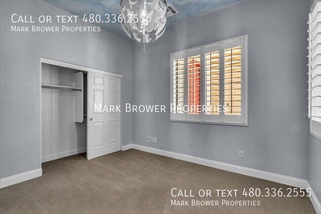 Building Photo - 3732 S Halsted Dr