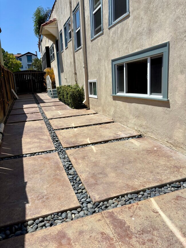 Building Photo - 1248 S Rimpau Blvd