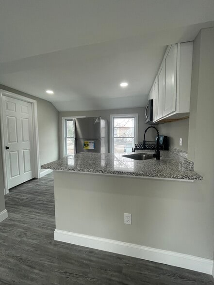 Primary Photo - 154 Earle St