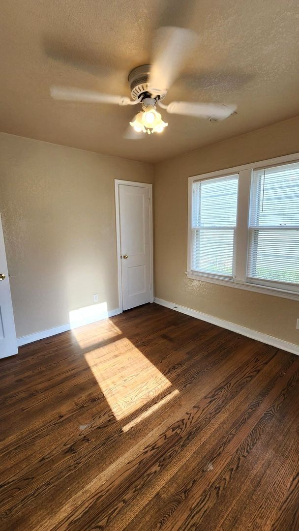Building Photo - 1017 N Tabor Dr