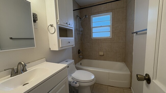 Building Photo - 319 Draper Dr