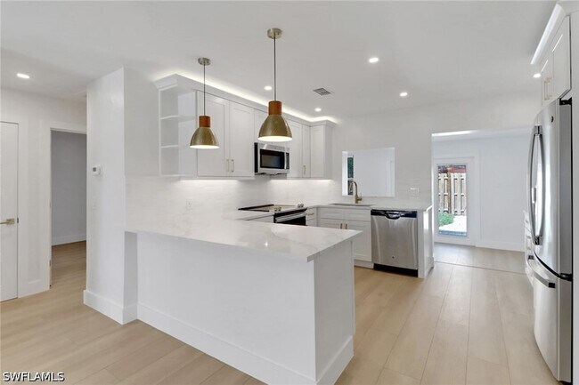 Building Photo - 4525 Fluvia Ave