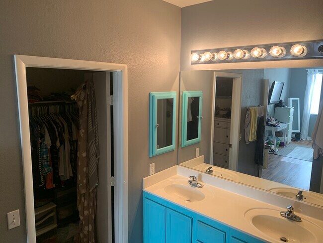 Building Photo - 1205 Simms Ave