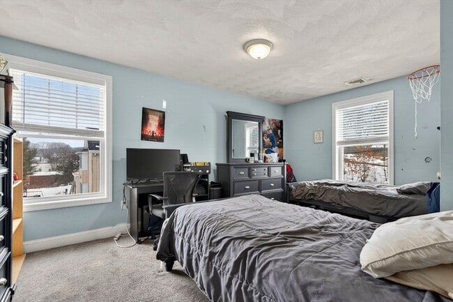 Building Photo - 74 Linwood St