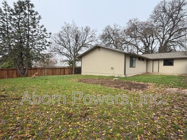 Building Photo - 3360 La Canada Dr