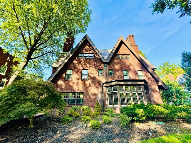 Building Photo - 3085 Fairmount Blvd