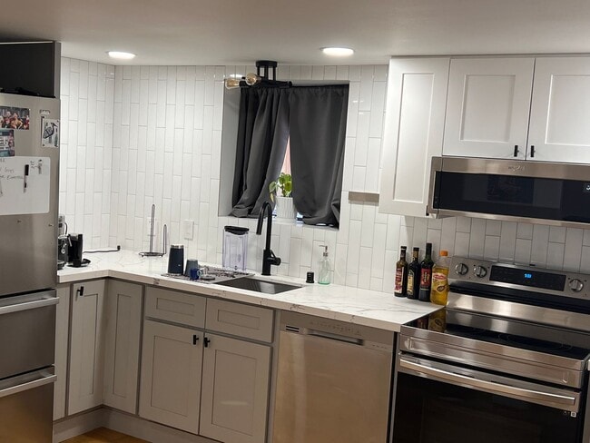 Building Photo - Mt Baker lower unit 2 bed and 1 bath next ...
