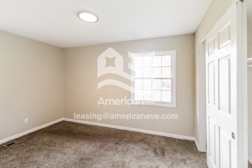 Building Photo - 211 Stevens St