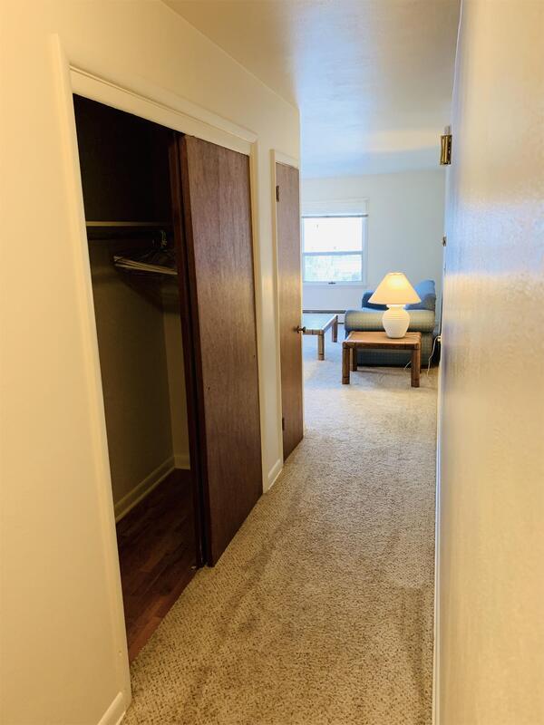 Building Photo - 118 Gem St