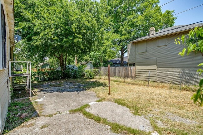 Building Photo - Large 4 Bed, 2 Bath in the heart of Histor...