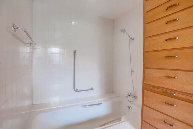 Building Photo - Modern Ocean View Home in La Jolla 4 Bed, 3 Bath