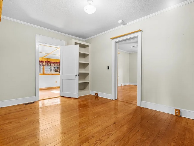 Building Photo - 2347 Byrnes Dr