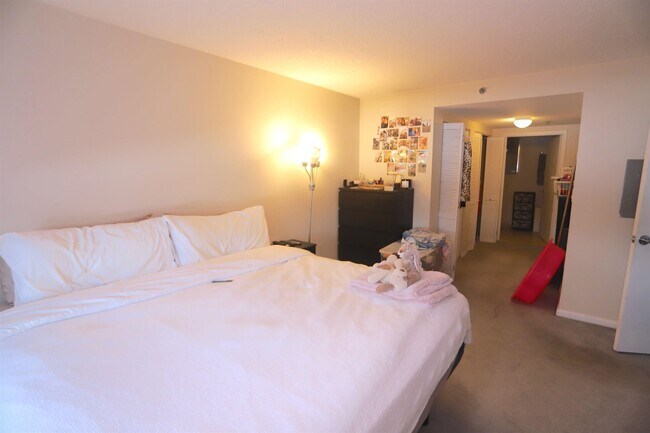 Building Photo - 700 1st St