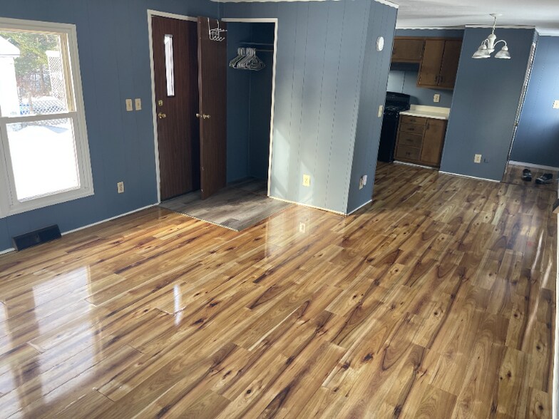 Building Photo - 120 1st St