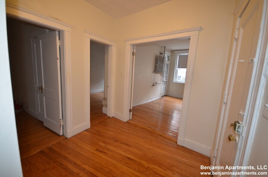 Building Photo - 131 Sutherland Rd