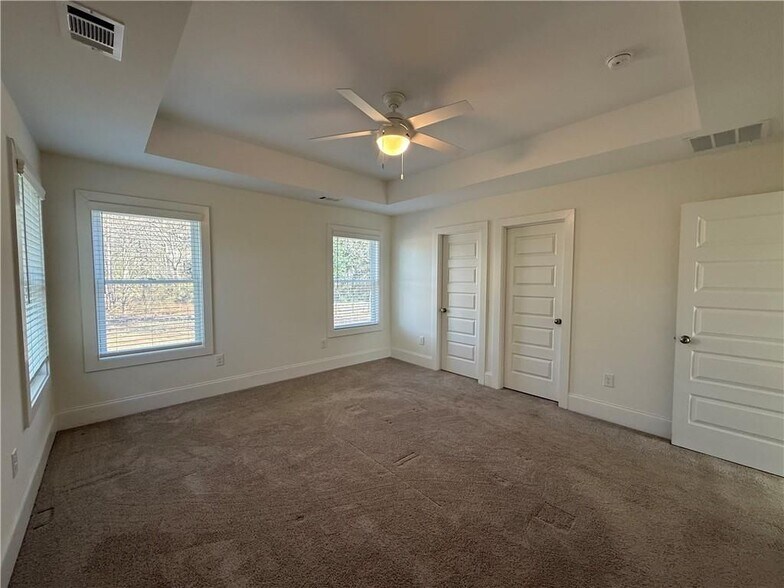 Building Photo - 2936 Cherokee Rd