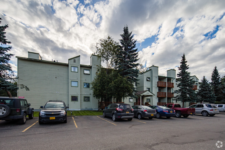 Building Photo - Green Tree Apartments