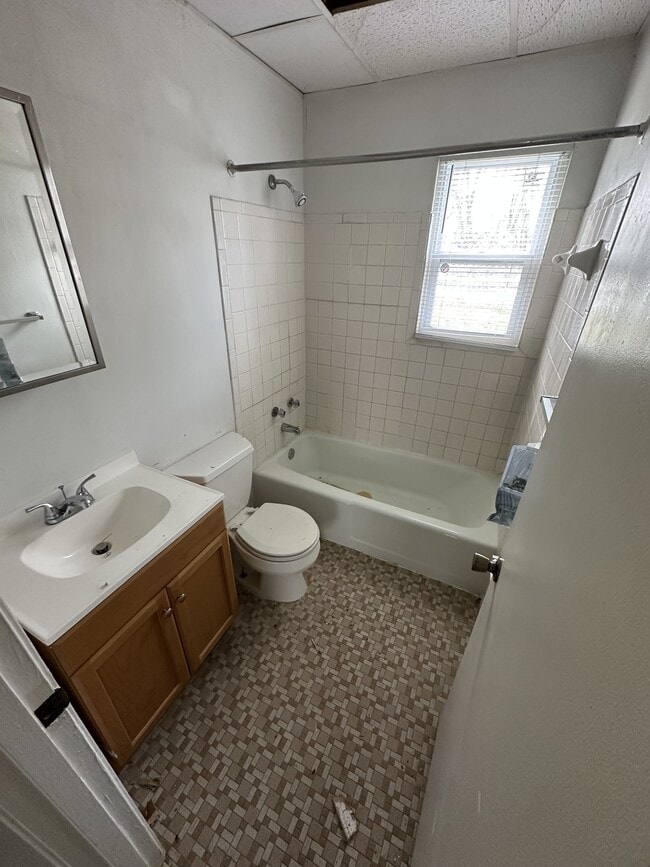 Building Photo - 10404 Greentree Ln