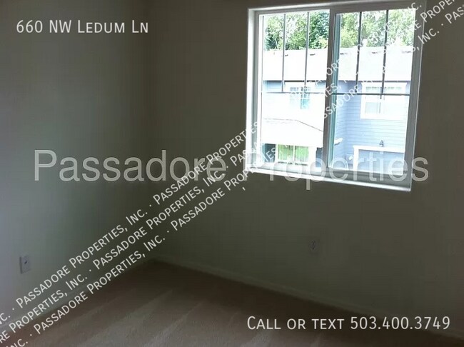 Building Photo - 660 NW Ledum Ln