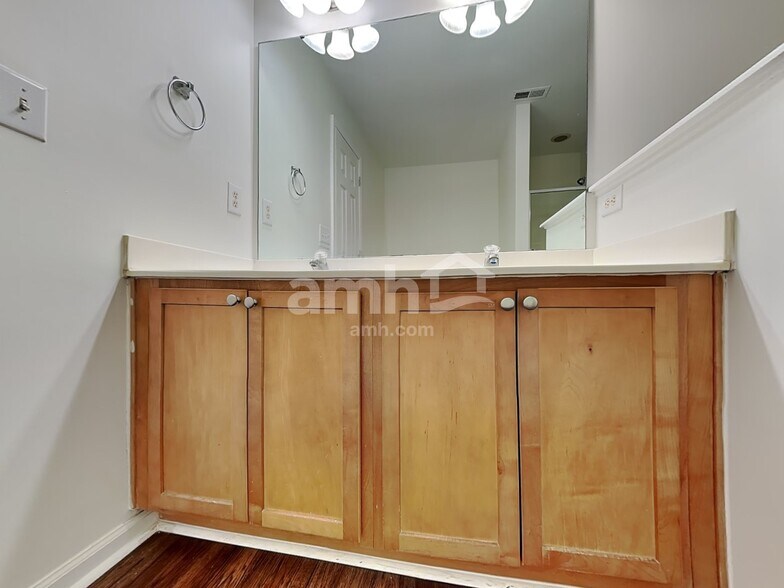 Building Photo - 5716 Running Fox Ln