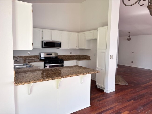 Building Photo - Charming 4 Bedroom Home For Rent