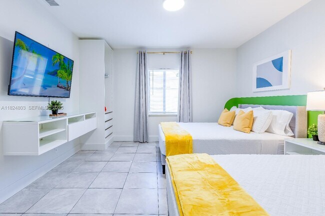 Building Photo - 1836 NW 16th Terrace