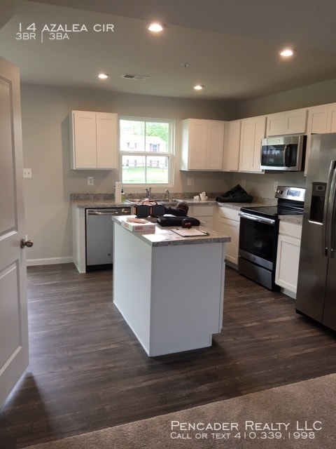 Building Photo - Beautiful 3BR 2BA Townhome built in 2019