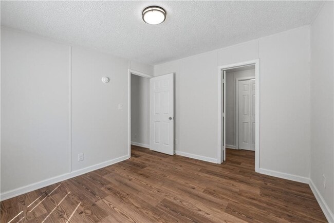 Building Photo - 190 Chivalry Ln