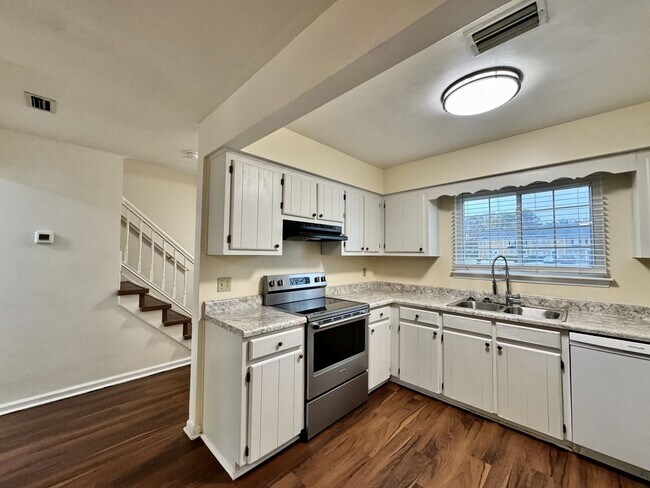 Building Photo - Glenleigh 1st-time Rental! Pet-Friendly, End-Unit Townhome, Cul-De-Sac with HUGE fenced backyard!