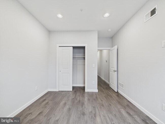 Building Photo - 521 W Norris St