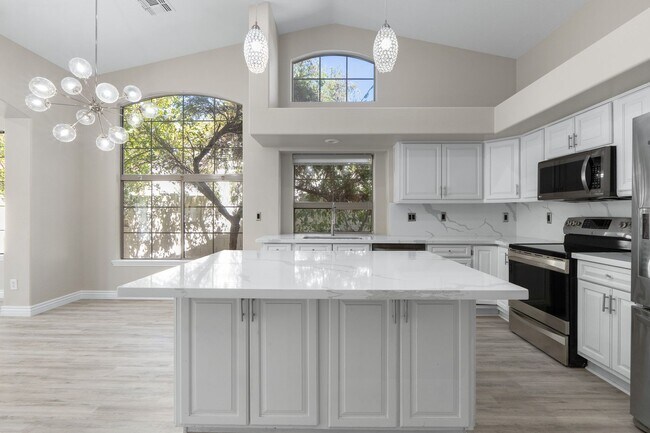 Building Photo - Gorgeous Everything you Need 4Bedroom plus Den Chandler Home!