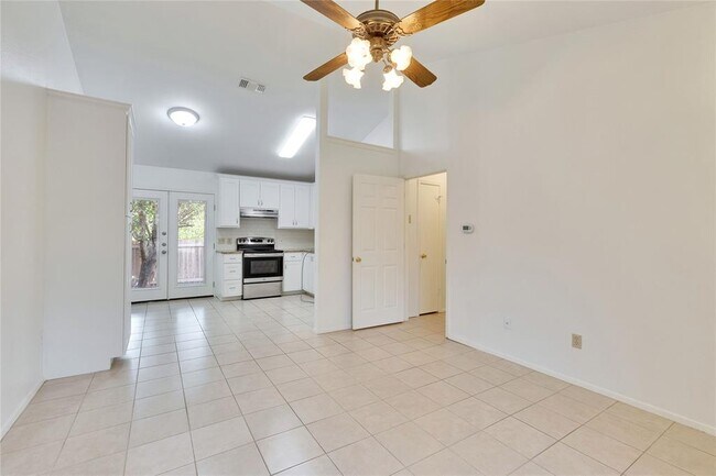 Building Photo - 1015 E Yager Ln